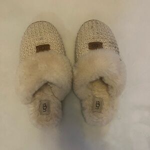 UGG slippers wemons size 8